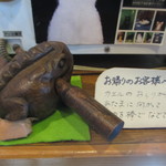 そば処　瀧乃家 - 入り口の蛙