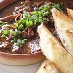 なんしゅう家 - ガーリックトーストをつけて食べるとおいしい『もつ煮込み』