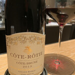 マンサルヴァ - カリニャンわずか3%のほぼシラー。トゲトゲしがちな品種なので、８年ぐらいは最低必要ですね。そして、小慣れてくるとこの上ないエレガンスを発揮しますよね。カプネットのスパイスや猪の野趣には、いいお友達。