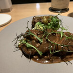 マンサルヴァ - 髙橋シェフには珍しい煮込み。まったくパサつくことなく、猪の弾力と旨味はしっかりと残すギリギリの煮込み時間で。いいね！