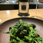 マンサルヴァ - あの後に出すお皿は、意外と勇気いるかなと思いますが、ガラッとリズムを変えることで、まったく遜色なく。こちらもスペシャリテの牡蠣とほうれん草のパヴェッテ。