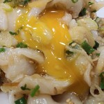 独楽寿司 - エンガワユッケ528円の卵トロ～♪