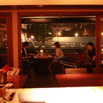 OUI - 旬の食材イタリアンと水辺の風景×ワインで乾杯。