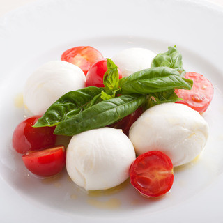 Our imported buffalo mozzarella cheese received three Gambero Rosso stars.