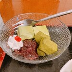 むげん茶房 - ミニ抹茶ケーキとわらび餅220円でグレードアップ