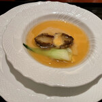 中国料理 カリュウ(ヨコハマ グランド インターコンチネンタル ホテル) - あわび姿フォアグラ茶碗蒸し仕立て　魚コラーゲン入り　貝柱ソース　2021.11