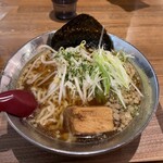 初志 麺屋 居間人 - 醤油ラーメン715円