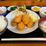 Ajidokoro Ichinisan - カキフライ定食 800円。