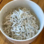 カネヒデ小林商店 - 釜揚げしらすは王道のしらすおろしで