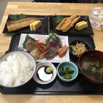 Thizukicchimmakanaiya - 刺身定食、サーモンのハラス焼き単品、ほっけ焼き単品
