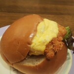 ディオ - 海老カツ＆たまごバーガー (税抜)93円 ※開封後 (2021.12.17)