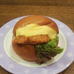 ディオ - 海老カツ＆たまごバーガー (税抜)93円 ※開封後、方向を変えて(2021.12.17)