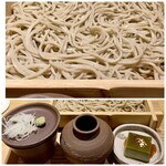 Edo Soba Kikyou - 〆の蕎麦
                山梨県の蕎麦粉を使った二八、香りは弱いですがコシはありました。
                〆の蕎麦としてはなかなかボリューミーで満足です。