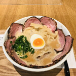 ラーメン家 みつ葉  - 出張所のしょうゆチャーシューメン