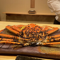 鮨 十兵衛 - 本日の越前蟹は1.2kg
                    直近の高騰のため伝票を見ずに仕入れられているそうです！笑