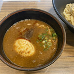 吟醸らーめん 久保田 - シンプルですが品の良いピリ辛味噌スープ！