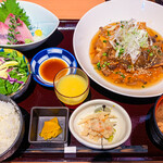 Washokubiyoriosaketonihombashimuromachi - 週替わり(カレイの唐揚げ野菜餡掛け、ブリの刺身) 1,500円