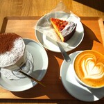 My Home Coffee, Bakes, Beer - ■ティラミス
      ■柿のコンフィチュールタルト
      ■カフェラテ