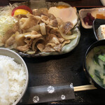 Tabemono Ya Hanetobi - 生姜焼き定食 コスパ最高！味も良し。そして目玉焼き付きがたまらなく良い！
