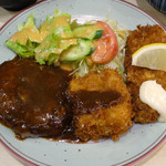 洋食の店　ぺいざん - ぺいざん（ミックス定食・950円） ※左から、ハンバーグ、カニコロッケ、白身魚フライ