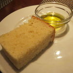 コントワール ミサゴ - クミンを入れた自家製フォカッチャ