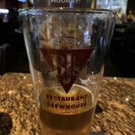 BJ's Restaurant & Brewhouse - ビールグラスのロゴ♪