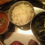 ザエカ - Bセットのカレー拡大図。チキンとサグ（ほうれん草）を選択