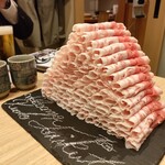 極薄ラムしゃぶ専門 工藤羊肉店 - 綺麗なお肉のピラミッド