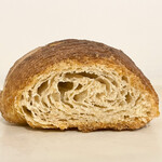 テネラ ブレッド&ミールズ - 全粒粉のクロワッサン320円