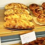 テネラ ブレッド&ミールズ - 塩バターバゲット320円