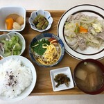 ななっこ - おまかせ定食　塩味肉野菜炒め