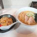 食楽亭 - 2021年12月　塩ラーメン半チャーハンセット（990円）