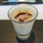 ラ・ブランシュ - 冷製のスープ、フォアグラ添え