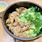 中国家常菜竃 - 豚肉と九条ネギの石焼きチャーハン
