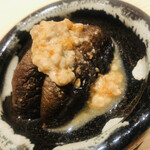 温石 - 椎茸の炭火焼きにお出汁で緩めた赤座海老の味噌をかけます。悶絶！