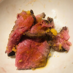 温石 - 六膳目は、クリの炭火焼きと乾燥前の唐墨を卵黄で和えました