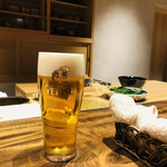 温石 - 最初はエビス。右手の緑の菜葉が根付きのルッコラです。もちろん、地物です