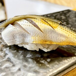 すし処 握り一心 - 小肌300円