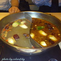 天香回味 赤坂別館 - 具を入れる前。こんな感じ。見た目でどちらがどちらかわかりますよね。
