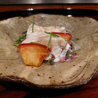 鉄板焼き いわ倉 - 河豚叩き　焼きリンゴ添え　塩ダレ