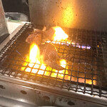 多平 - 燃え上がる炎、焼き上がる肉、芳しきタレの香り