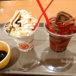 Sugakiya - 珈琲アフォガード260円✨ベルギーチョコ✕ベリー240円✨新製品かつ限定。量もたっぷりで大満足のサンデー♬忘れてはいけないのはアイスもウリという事。お隣のお店 丸亀製麺後のデザートにする方も多いです。
