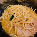 琉球家 - 「ラーメン（豚骨醤油：830円）」麺部