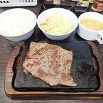 やっぱりステーキ - 赤身ステーキ200グラム（大盛）1,000円（サラダ・スープ・ご飯、食べ放題）