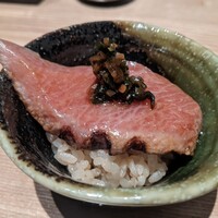 焼うおいし川  六本木凛華楼 - 特上カルビ　赤酢のシャリと共に