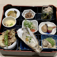 創作料理 FANCL令和本膳 - 牡蠣と木の子の特上弁当
