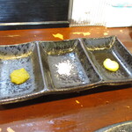 Katsudon Takatsu - 左から柚子胡椒、お塩、ワサビ！