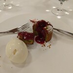 シェ ケンタロウ - ビスキュイを切ったところ