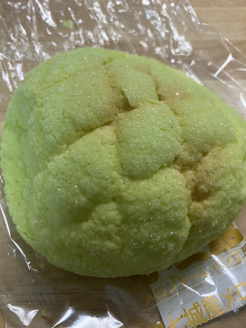 メロンの香りが濃厚な果汁入りメロンパン』by WADA5 : 小麦館 メロンの香りが濃厚な果汁入りメロンパン』by WADA5 : 小麦館