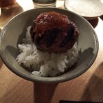 Hikiniku To Kome - 渋谷店限定の味噌タレ&大蒜チップでガッツリ行くのも良し。